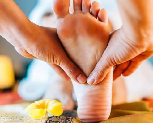 ماساژ کف پا و درمان سیاتیک
